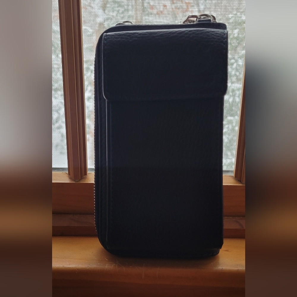 Vera Pelle Black Leather Phone Case with Chain - Picture 6 of 8